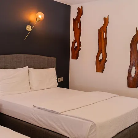 Keyif & Aparts Pensión Çıralı